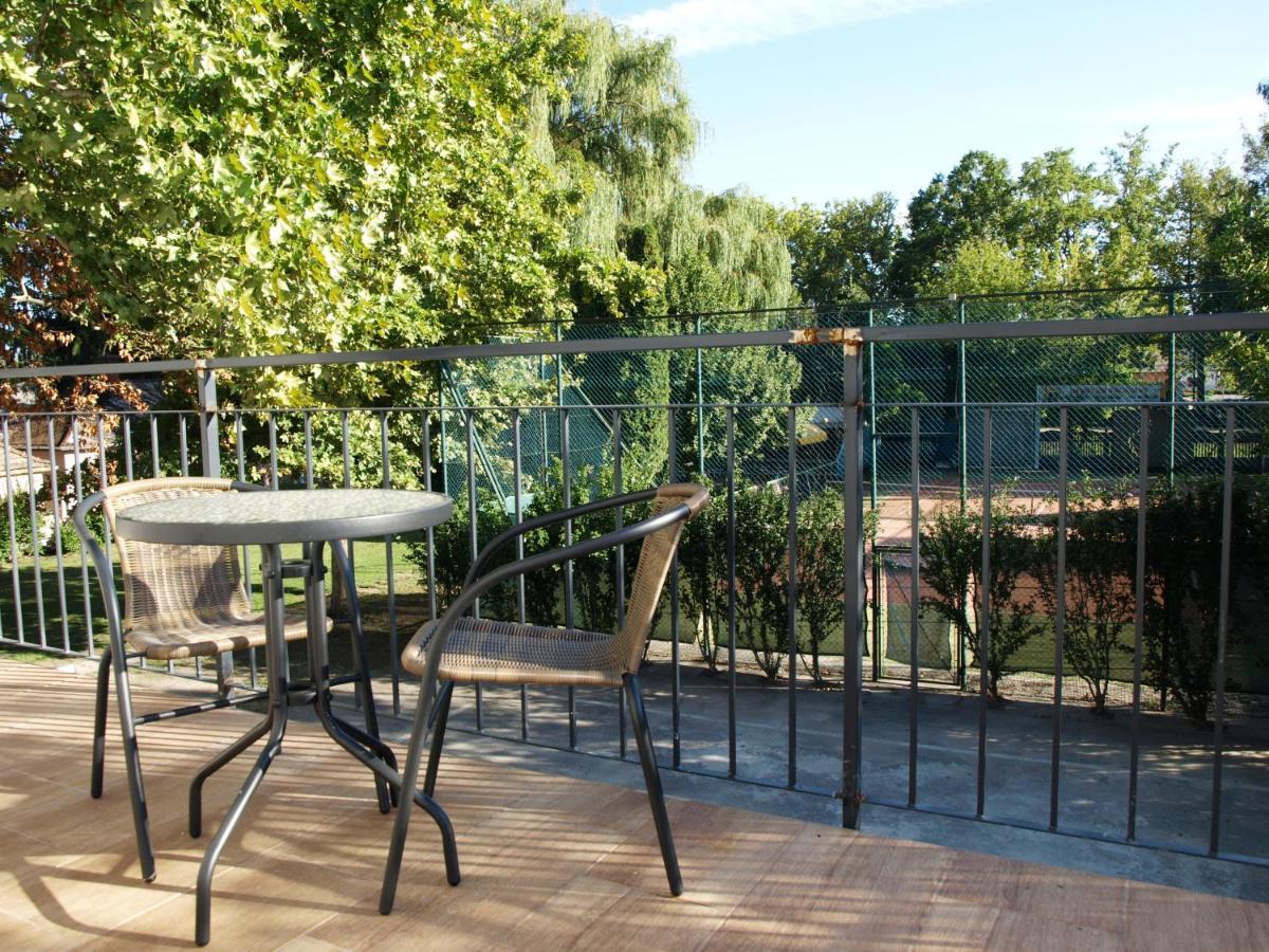 Garden Club Panzio Bed & Breakfast บาลาตอนมารีอาเฟือร์เดอ ภายนอก รูปภาพ