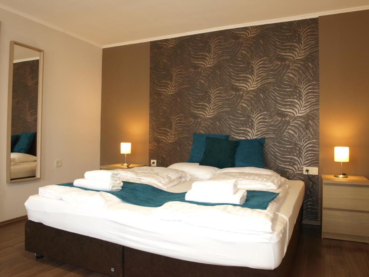 Garden Club Panzio Bed & Breakfast บาลาตอนมารีอาเฟือร์เดอ ภายนอก รูปภาพ