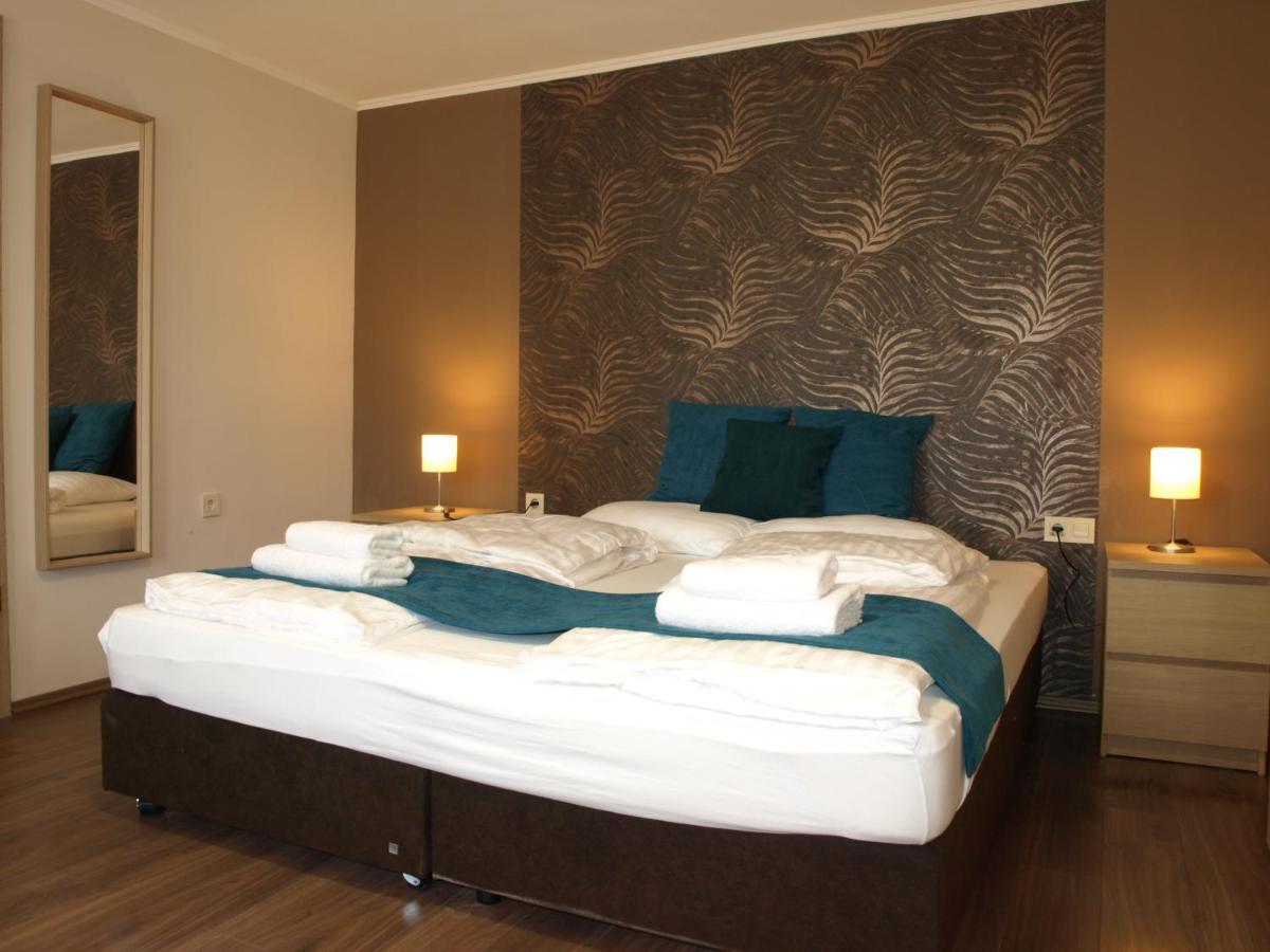 Garden Club Panzio Bed & Breakfast บาลาตอนมารีอาเฟือร์เดอ ภายนอก รูปภาพ