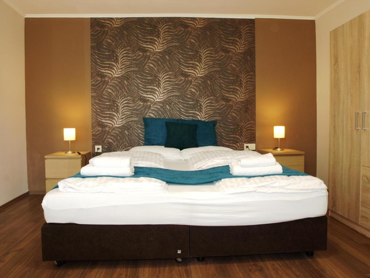 Garden Club Panzio Bed & Breakfast บาลาตอนมารีอาเฟือร์เดอ ภายนอก รูปภาพ