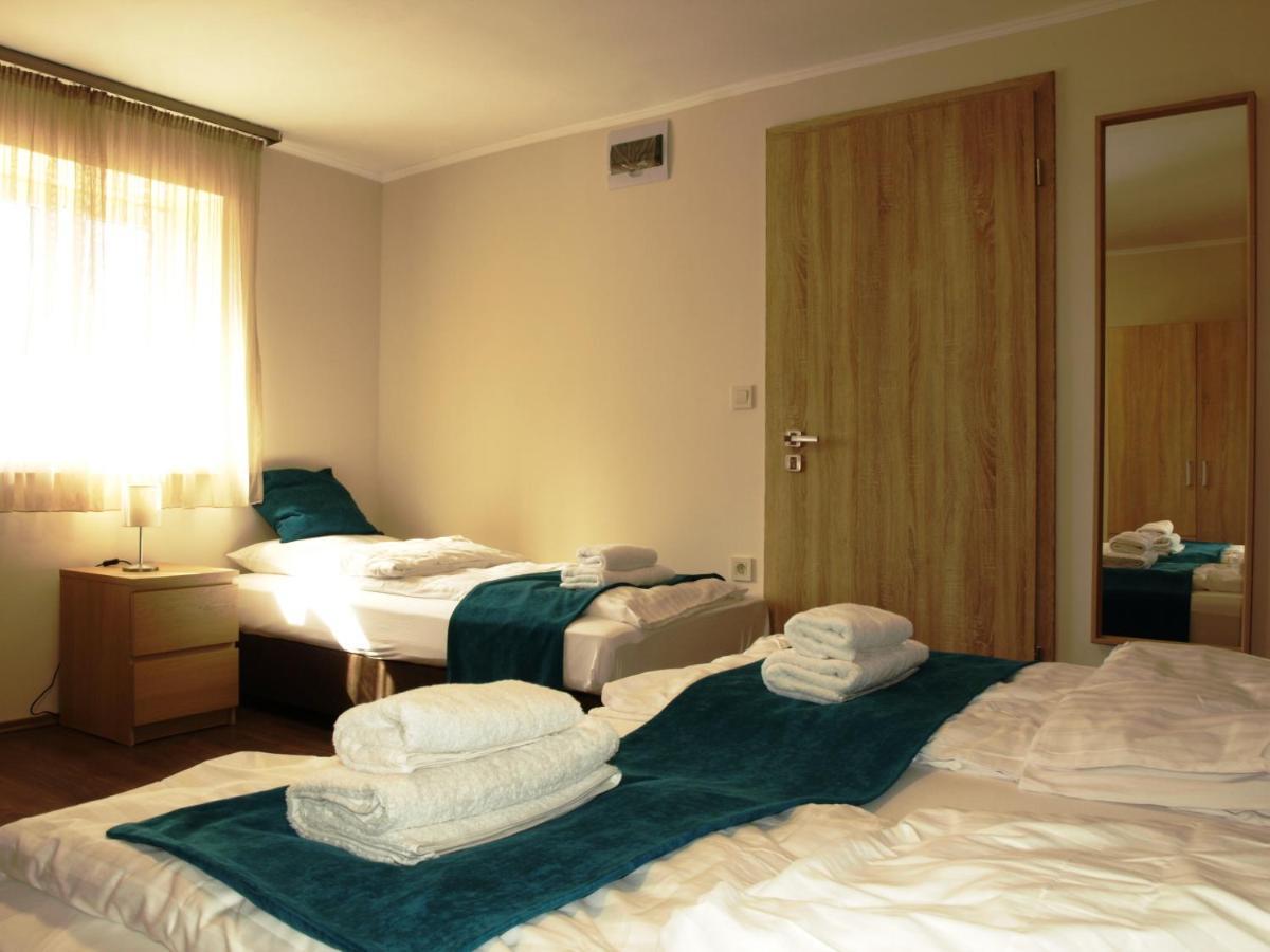 Garden Club Panzio Bed & Breakfast บาลาตอนมารีอาเฟือร์เดอ ภายนอก รูปภาพ