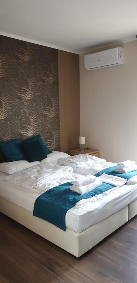 Garden Club Panzio Bed & Breakfast บาลาตอนมารีอาเฟือร์เดอ ภายนอก รูปภาพ