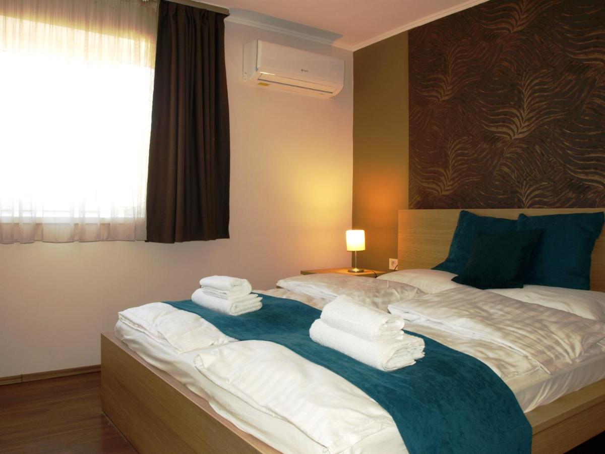 Garden Club Panzio Bed & Breakfast บาลาตอนมารีอาเฟือร์เดอ ภายนอก รูปภาพ