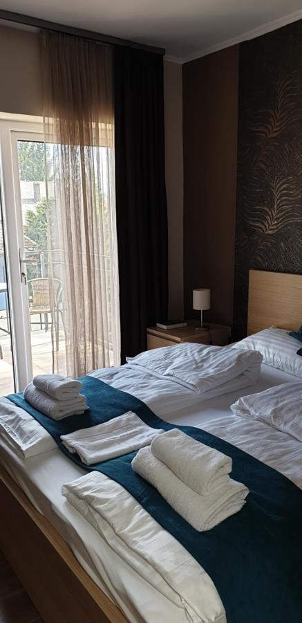 Garden Club Panzio Bed & Breakfast บาลาตอนมารีอาเฟือร์เดอ ภายนอก รูปภาพ
