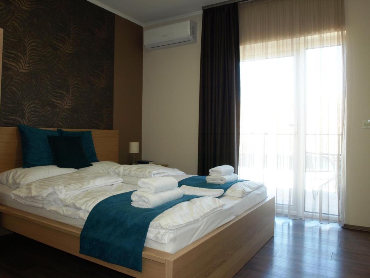 Garden Club Panzio Bed & Breakfast บาลาตอนมารีอาเฟือร์เดอ ภายนอก รูปภาพ