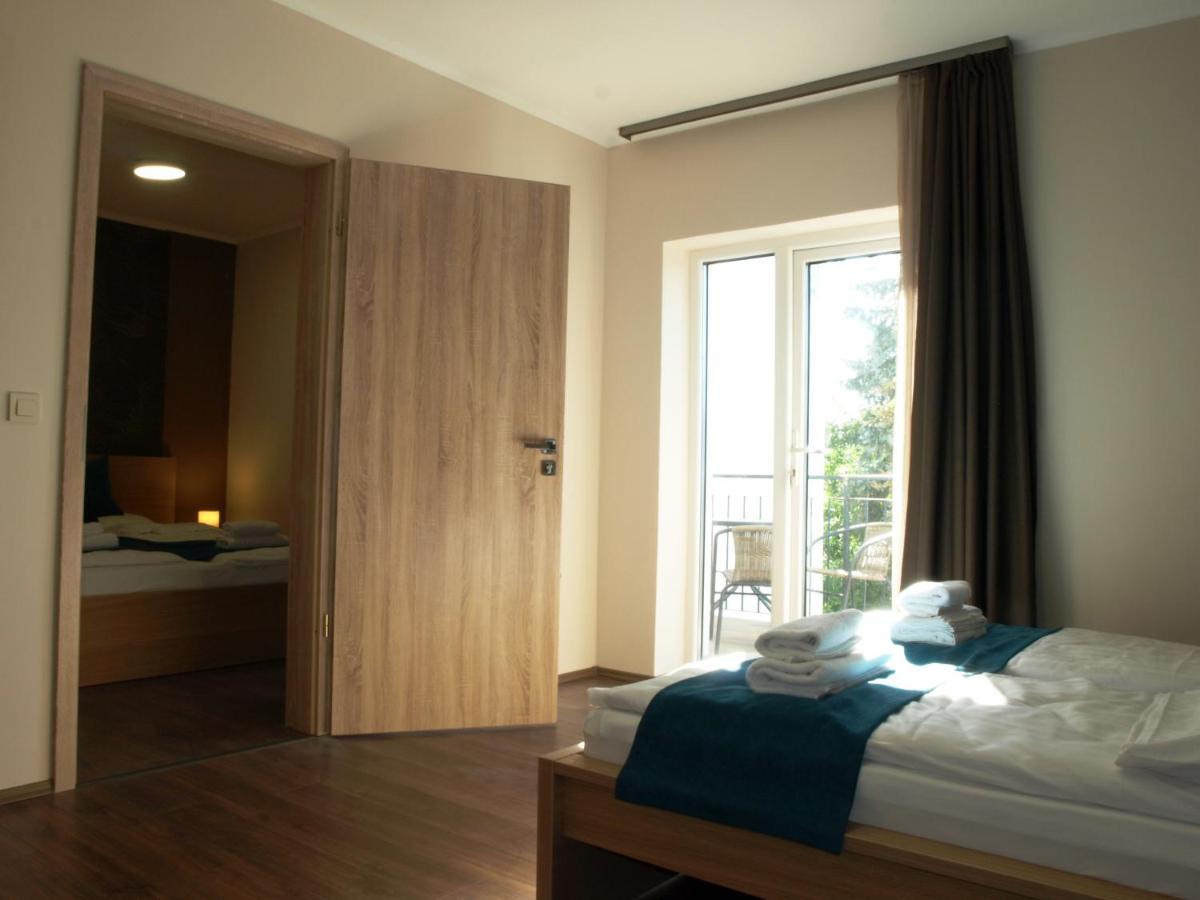 Garden Club Panzio Bed & Breakfast บาลาตอนมารีอาเฟือร์เดอ ภายนอก รูปภาพ