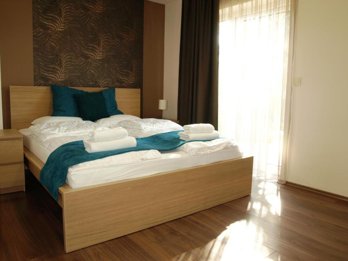 Garden Club Panzio Bed & Breakfast บาลาตอนมารีอาเฟือร์เดอ ภายนอก รูปภาพ