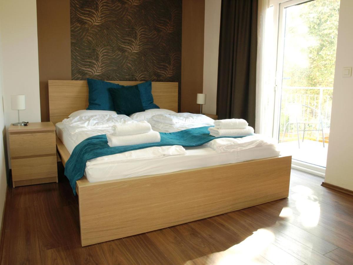 Garden Club Panzio Bed & Breakfast บาลาตอนมารีอาเฟือร์เดอ ภายนอก รูปภาพ