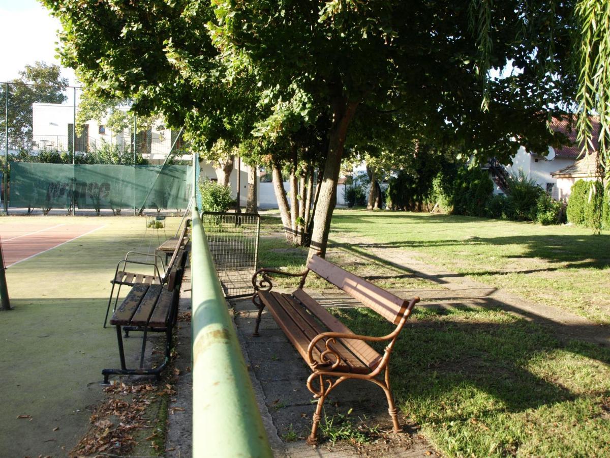 Garden Club Panzio Bed & Breakfast บาลาตอนมารีอาเฟือร์เดอ ภายนอก รูปภาพ