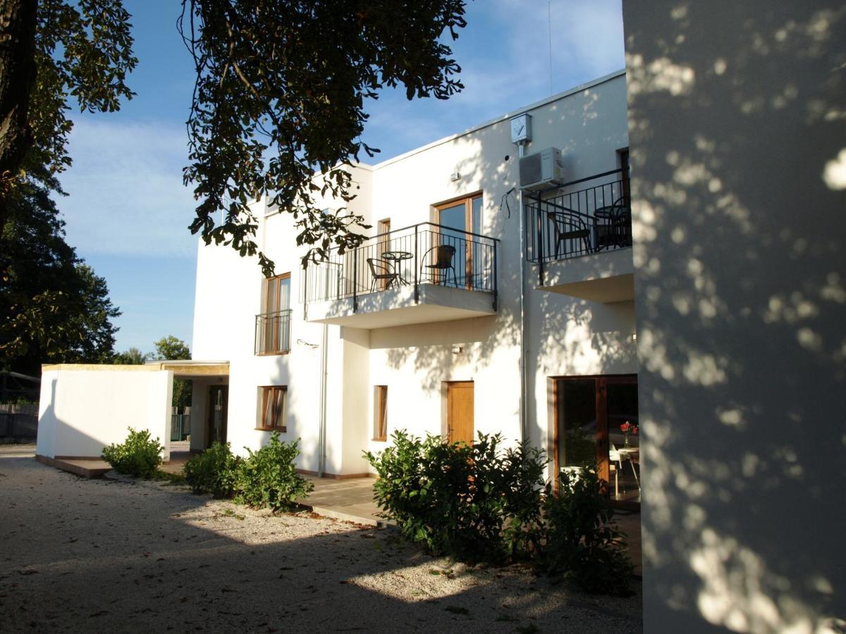 Garden Club Panzio Bed & Breakfast บาลาตอนมารีอาเฟือร์เดอ ภายนอก รูปภาพ