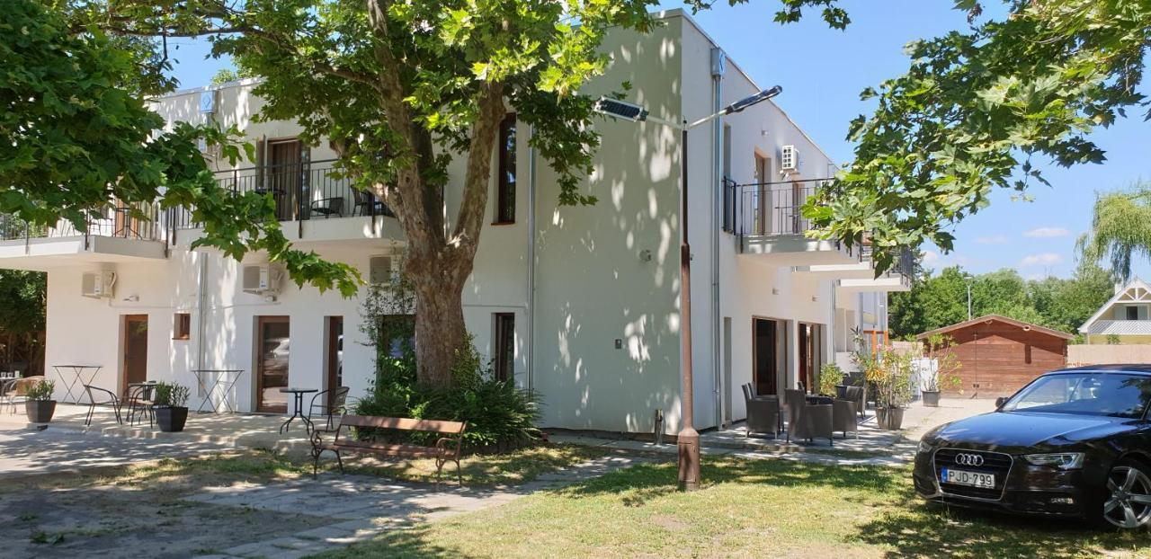 Garden Club Panzio Bed & Breakfast บาลาตอนมารีอาเฟือร์เดอ ภายนอก รูปภาพ