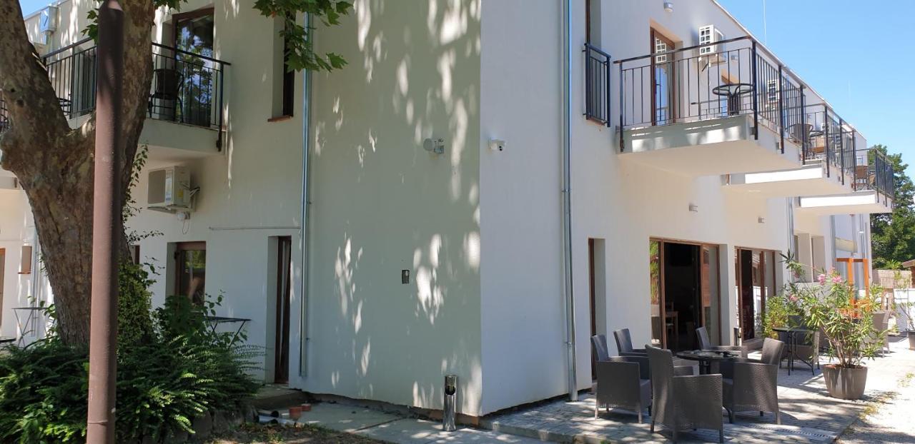 Garden Club Panzio Bed & Breakfast บาลาตอนมารีอาเฟือร์เดอ ภายนอก รูปภาพ